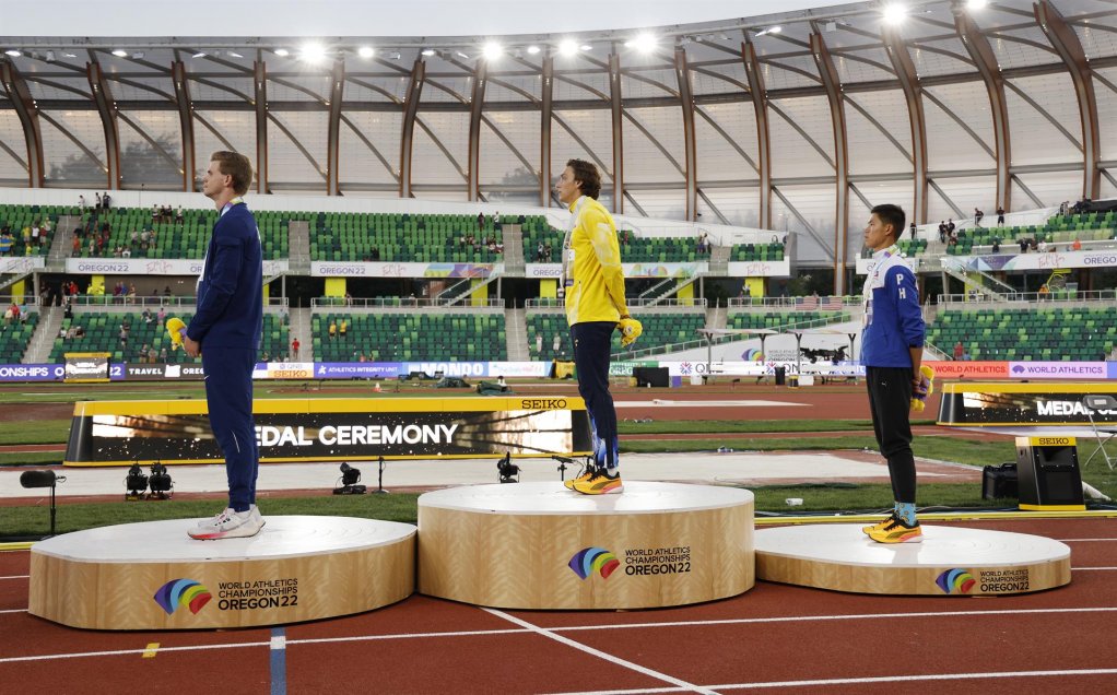 Armand Duplantis ganó el oro que le faltaba con nuevo récord del mundo