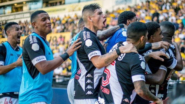 Carlos Palacios ingresó en goleada de Vasco da Gama en el Brasileirao B