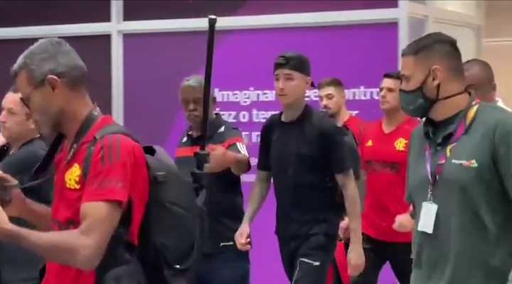 Erick Pulgar llegó a Río de Janeiro para sumarse a Flamengo