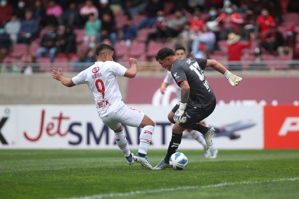 La Serena escapó de la zona de descenso al propinarle contundente derrota a Ñublense