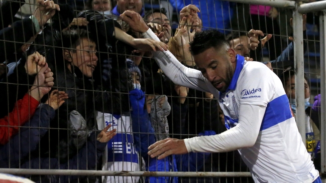 El desenfrenado festejo de Mauricio Isla tras el gol de la victoria de U. Católica