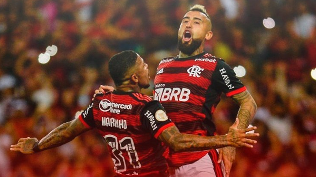 Flamengo aplastó a Atlético Goianiense en el debut goleador de Arturo Vidal en Brasil