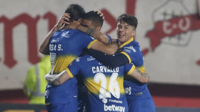 Everton goleó a Curicó Unido y lo estancó en su lucha por la parte alta