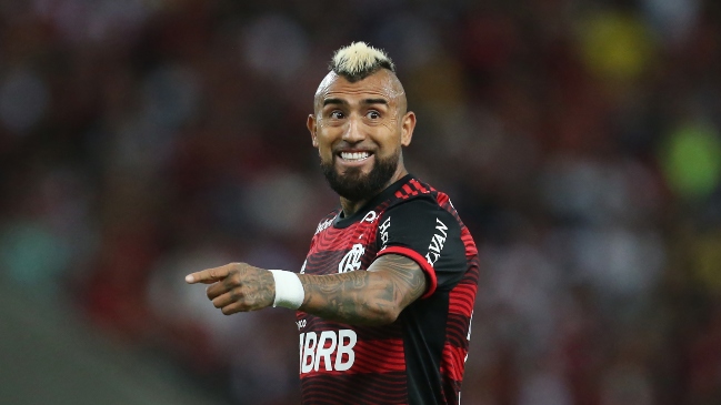 El enojo de Arturo Vidal tras recibir dura falta de un jugador de Atlético Goianiense