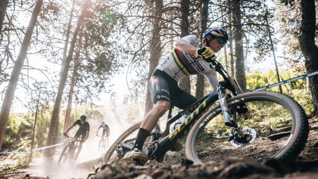 ¡Crack! Martín Vidaurre revalidó su título mundial de ciclismo de cross country