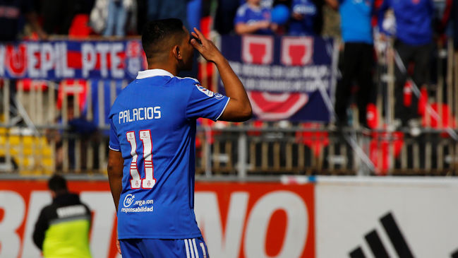 ¡La mandó afuera! Cristián Palacios erró un penal para la U en el arranque del Superclásico
