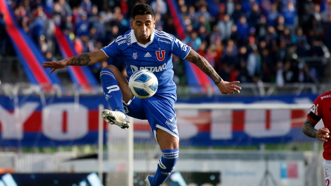 Yonathan Andía se enfrascó en discusión con hinchas de la U en pleno Superclásico