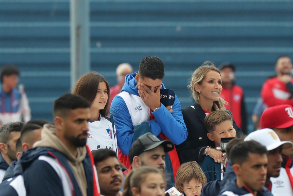 Luis Suárez vivió una emotiva presentación como jugador de Nacional en el Gran Parque Central