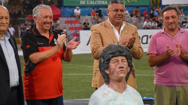 Torneo L’Alcudia homenajeó a Maradona con una obra que fue objeto de burlas