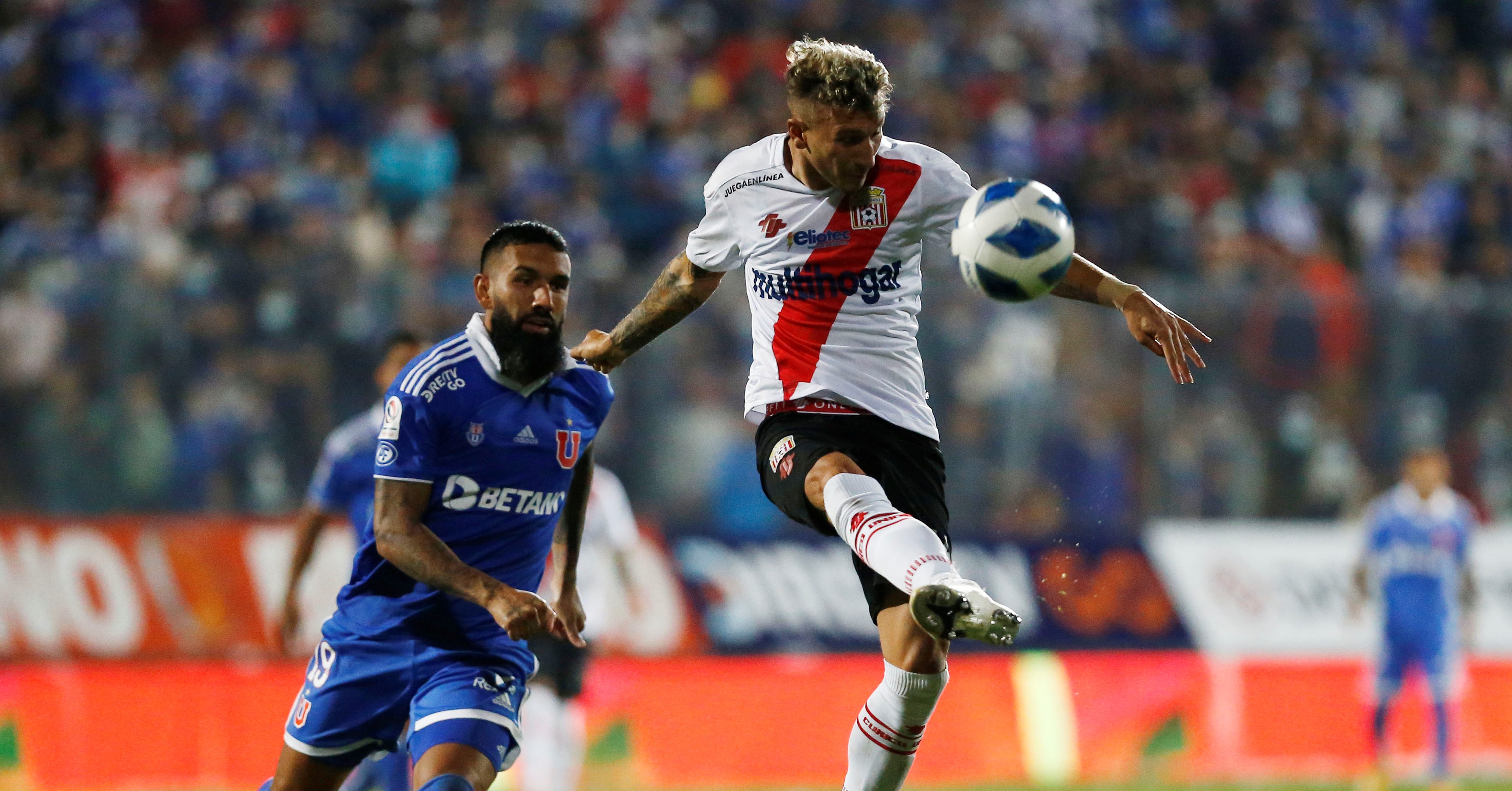 Duelo entre Curicó Unido y la U se jugará solo con hinchas locales en La Granja