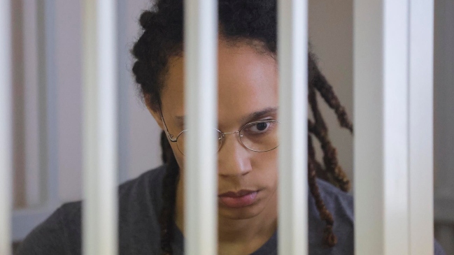 Justicia rusa sentenció a nueve años de prisión a Brittney Griner, estrella de la WNBA