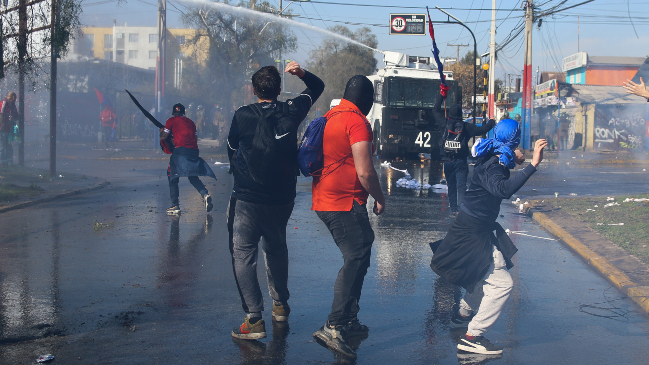 Coronel César Tapia informó 11 detenidos en incidentes de barristas de la U fuera del CDA
