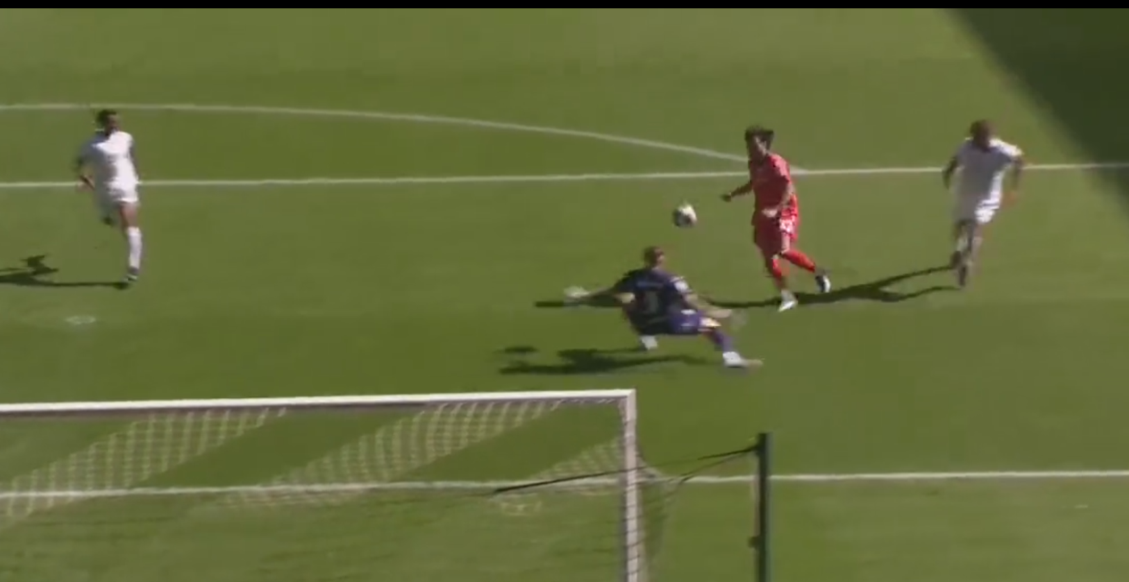 Ben Brereton anotó un tremendo golazo para Blackburn ante Swansea