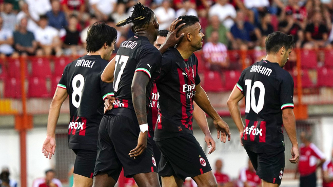 Milan se recuperó de un tempranero golpe y apabulló a Vicenza en amistoso