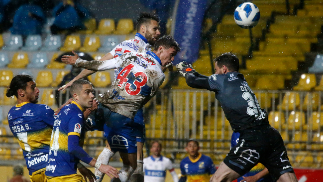 Kagelmacher anotó su primer gol en la UC y salvó el empate contra Everton