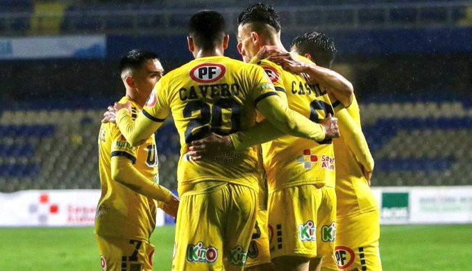 Universidad de Concepción goleó a Deportes Copiapó y se acercó a puestos de liguilla