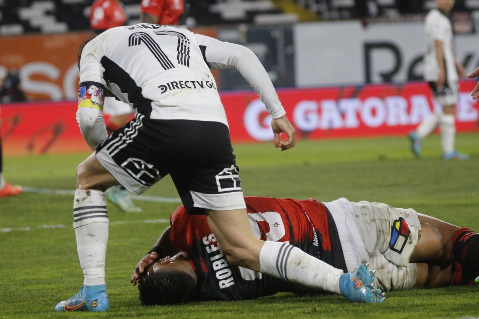 Lucero se llevó todos los abrazos al liderar el triunfo de Colo Colo sobre Antofagasta