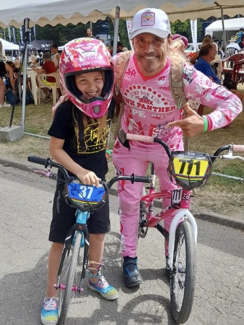 Antonella Pereira fue recibida por sus vecinos tras noveno lugar en el Mundial de BMX