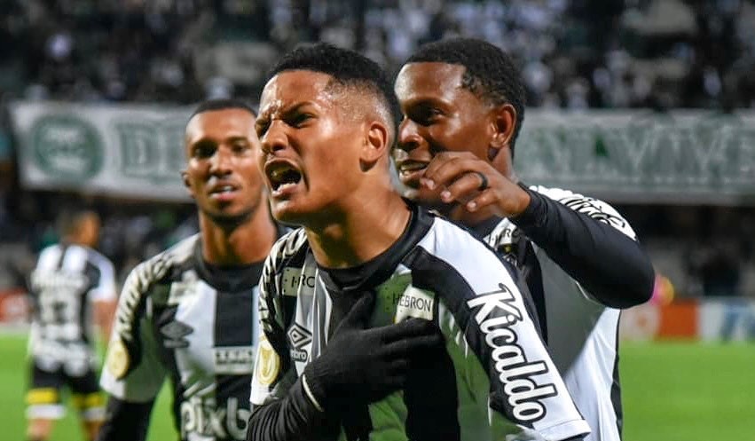 Santos volvió a los festejos con agónico triunfo sobre Coritiba en el Brasileirao