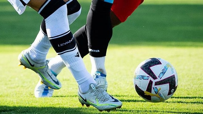 Hombre irá a prisión por estafar a su pareja haciéndole creer que jugaba en club español