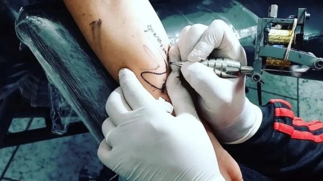 Otro nivel de fanatismo: Hincha de River se tatuó el autógrafo de Marcelo Gallardo