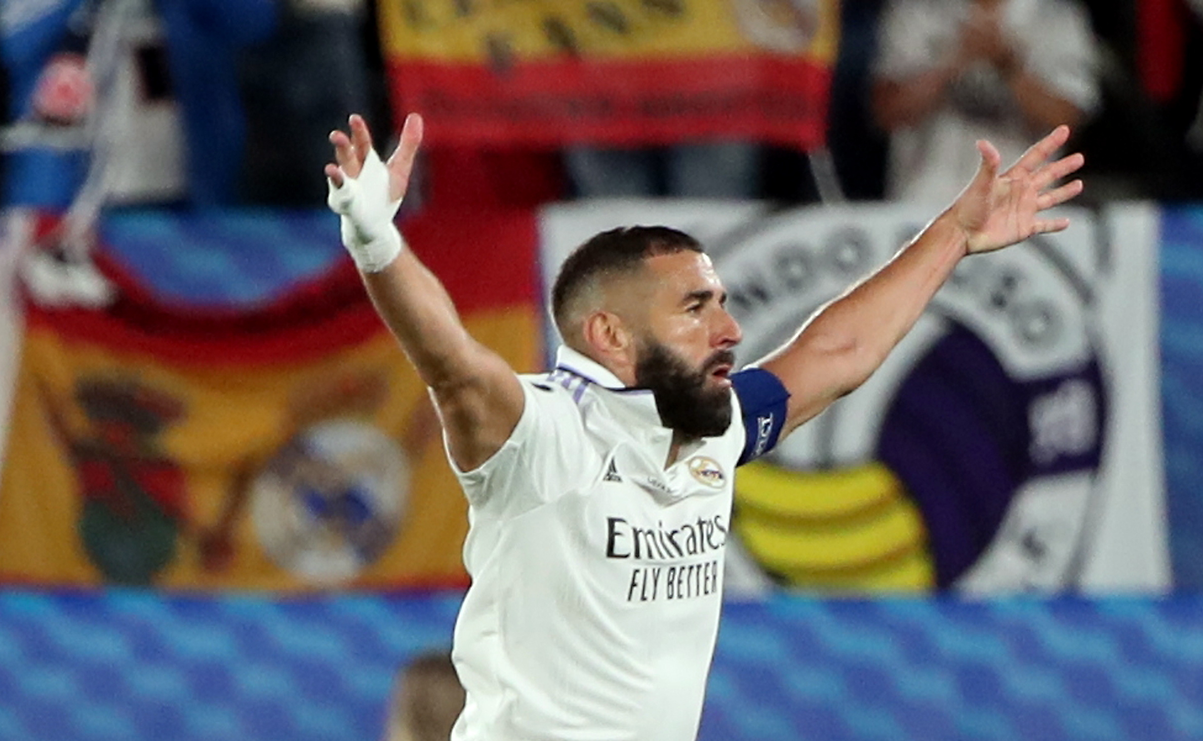 Benzema superó a Raúl y es el segundo máximo goleador en la historia de Real Madrid