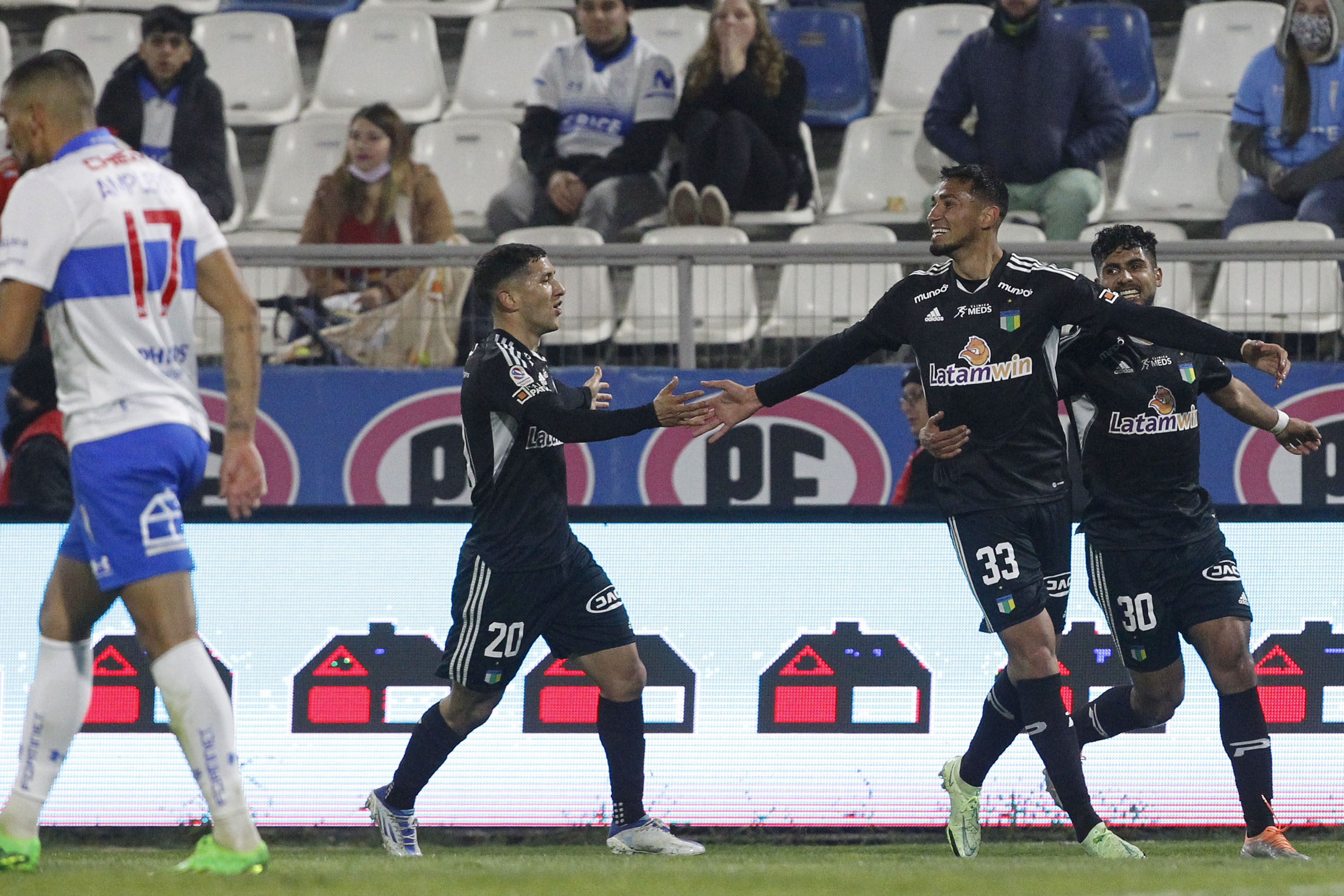 O’Higgins lo igualó ante la UC al final del primer tiempo con gol de Esteban Moreira