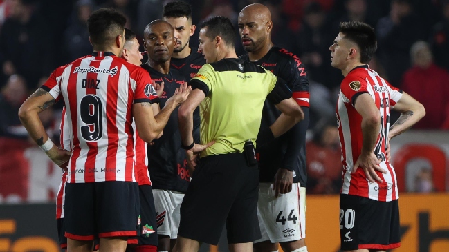 Juan Sebastián Verón criticó a Conmebol por arbitraje del duelo entre Estudiantes y Paranaense