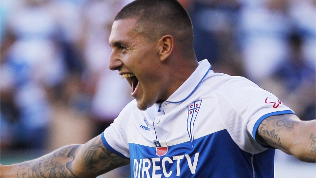 Nicolás Castillo pidió extintores y fuegos artificiales para despedida de la UC a San Carlos