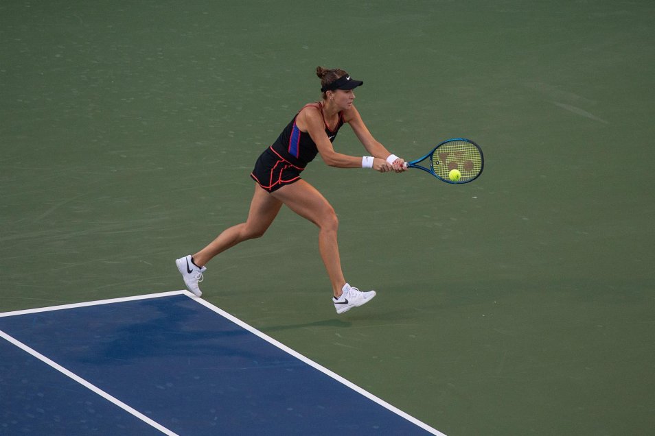 Haddad Maia sigue inspirada y avanzó a semis en Toronto tras batir a Bencic