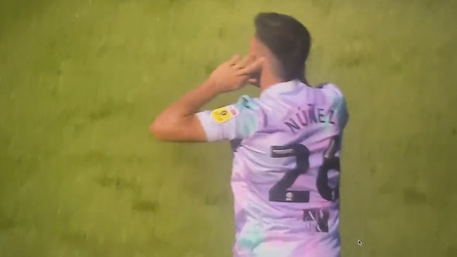 Marcelino Núñez anotó golazo de tiro libre ante Hull City en el Championship