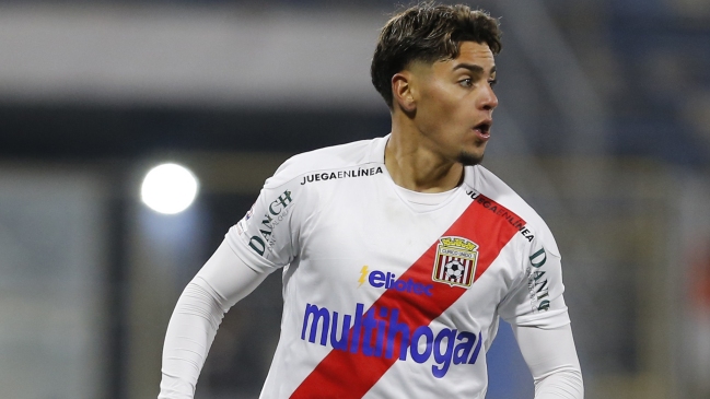 Yerko Leiva le asestó un duro golpe a la U al minuto de juego