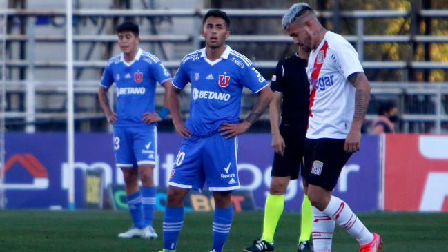Hincha de la U se acercó llorando a la dirigencia de Azul Azul en las tribunas de La Granja