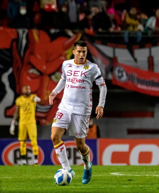 Jugadores de Unión lucen brazalete en duelo contra Ñublense por el fallecido Ricardo Perdomo