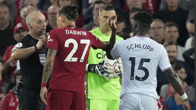 Jugador que provocó la expulsión de Darwin Núñez recibió 400 amenazas de muerte