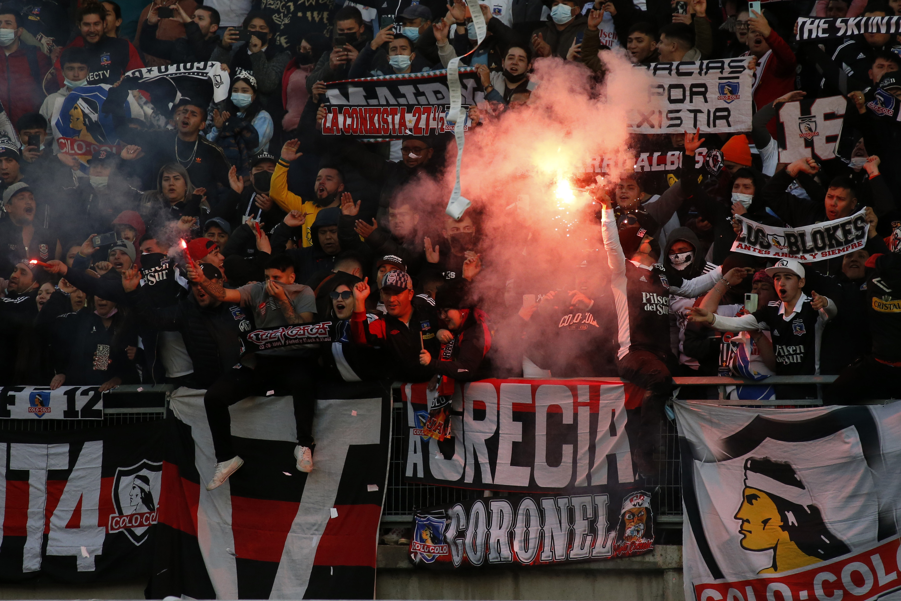 Barristas de Colo Colo protagonizaron trifulca en el “Nelson Oyarzún” de Chillán
