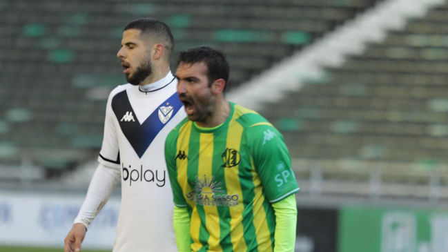 Aldosivi celebró un triunfazo a costa de un Vélez que se hundió en la liga argentina