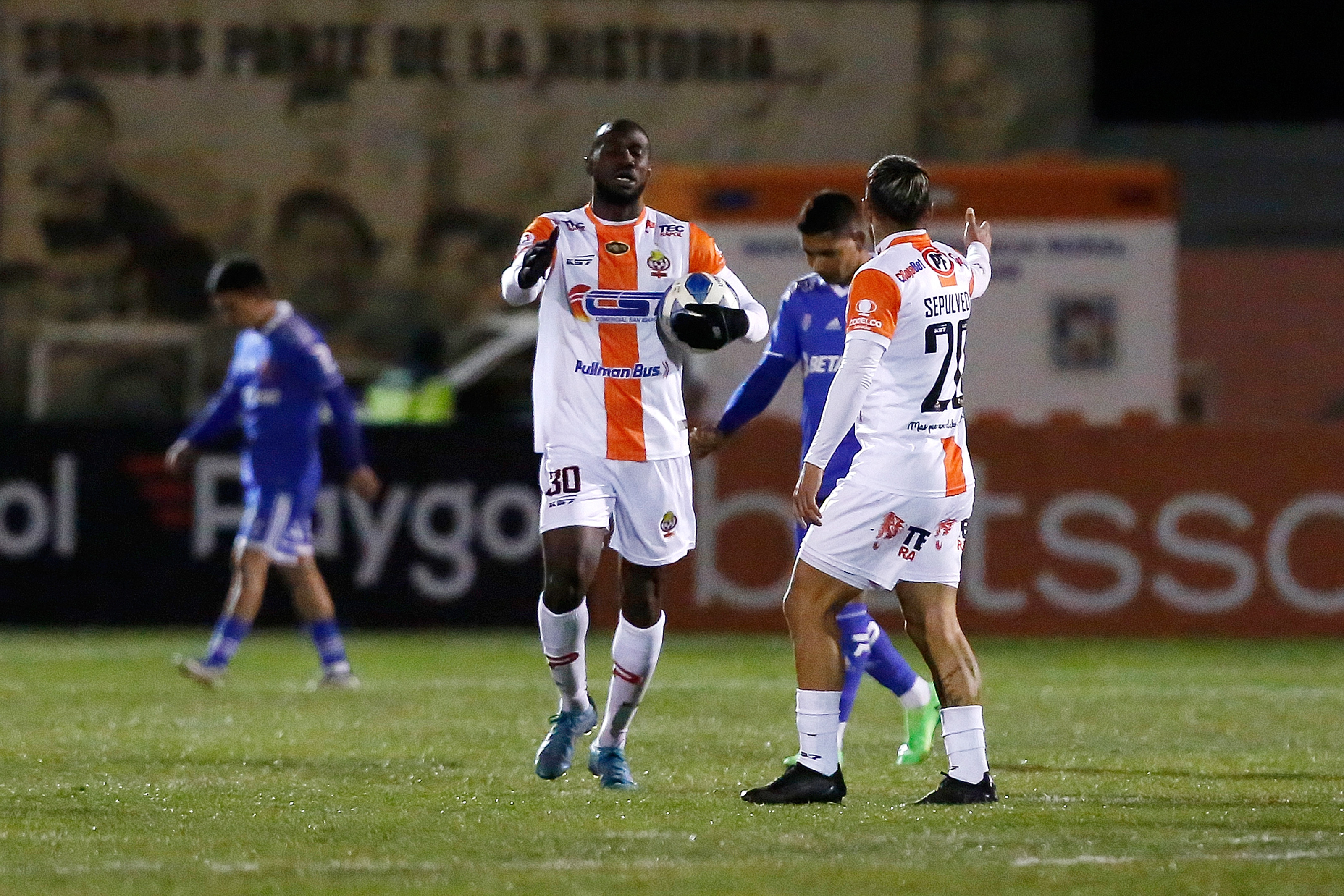 Cobresal lo empató ante la U con gol de Cecilio Waterman