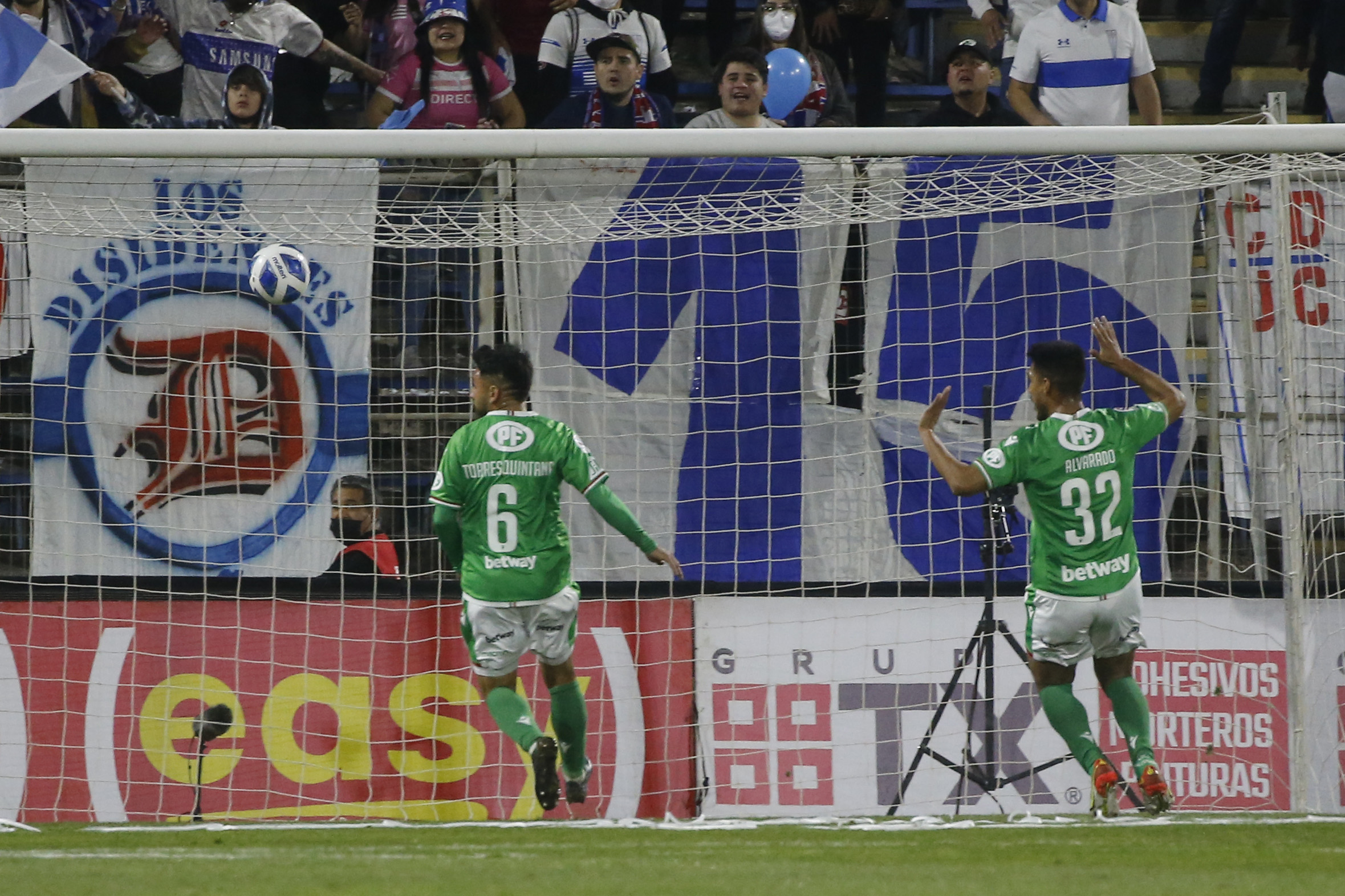 Isla desbordó y provocó el autogol de Pablo Alvarado contra Audax Italiano