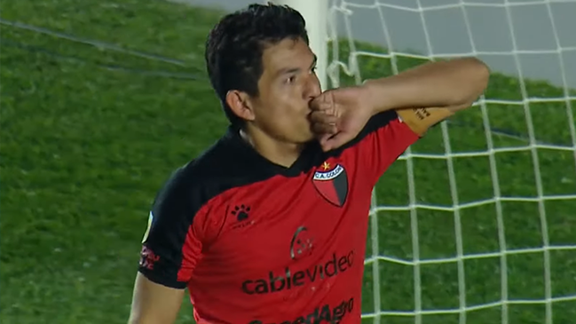 “Pulga” Rodríguez comandó la agónica victoria de Colón ante Tigre en la liga argentina