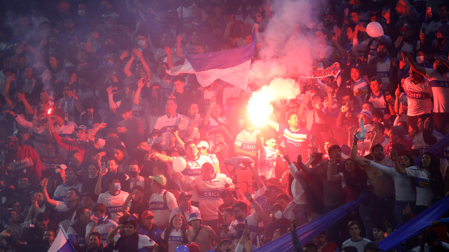 ¡Se arruinó la fiesta! Duelo entre la UC y Audax se suspendió por incidentes en la barra cruzada