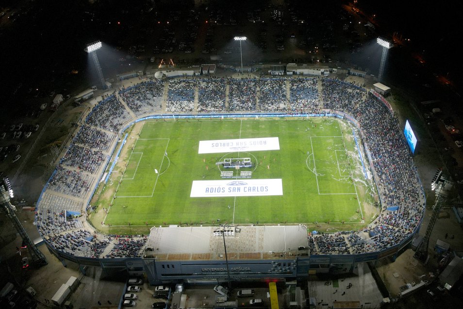 El festejo de la UC junto a sus hinchas en el adiós de San Carlos de Apoquindo