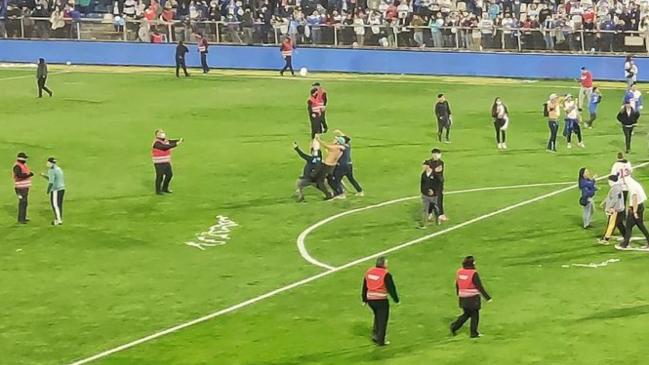 Polémica generó guardia de seguridad que sacó foto a barristas que provocaron incidentes