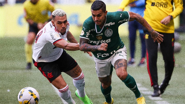 Vidal dijo presente en el intenso empate entre Flamengo y Palmeiras por la liga de Brasil