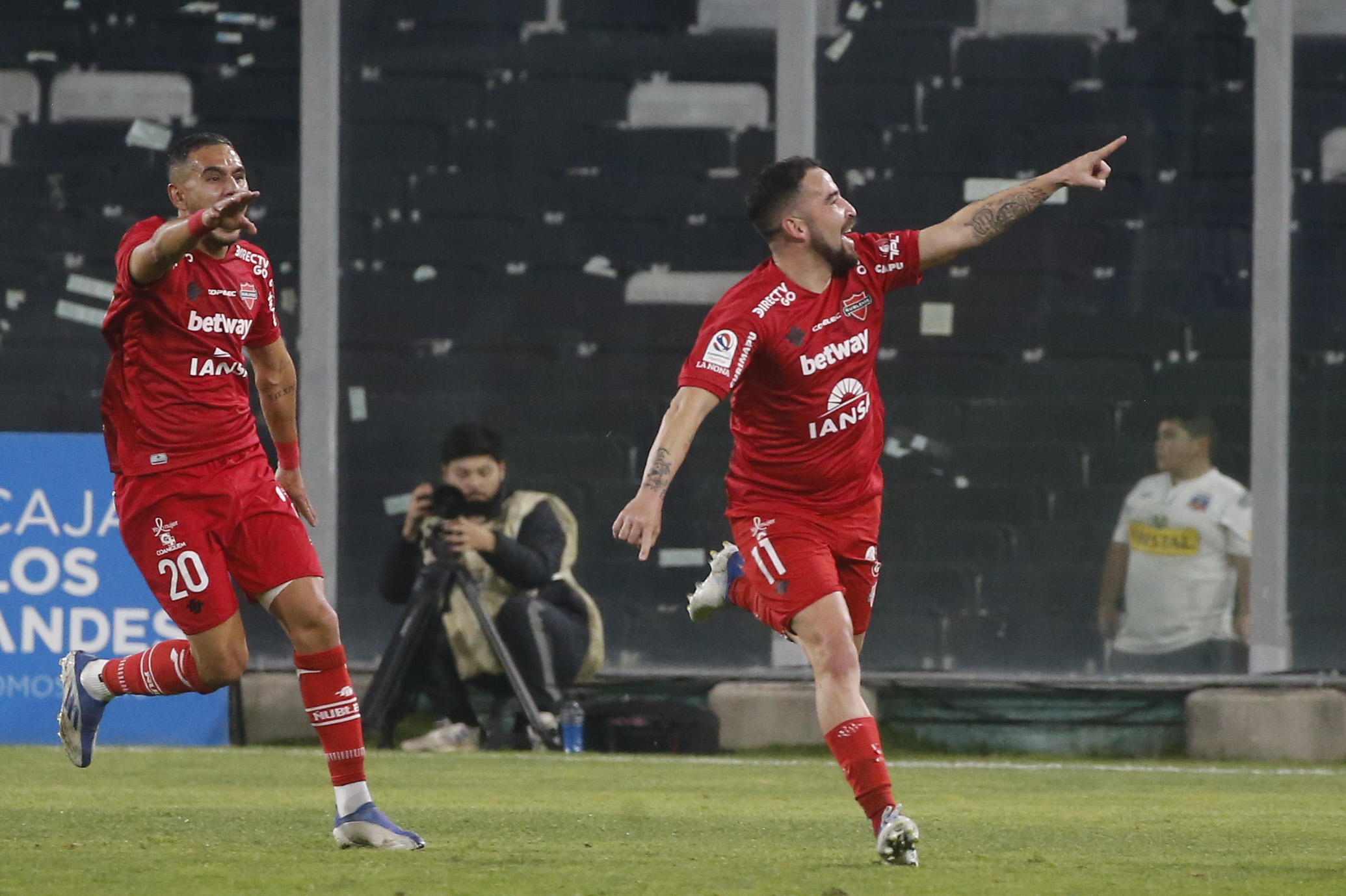 Fernando Cordero silenció el Monumental con un golazo de tiro libre