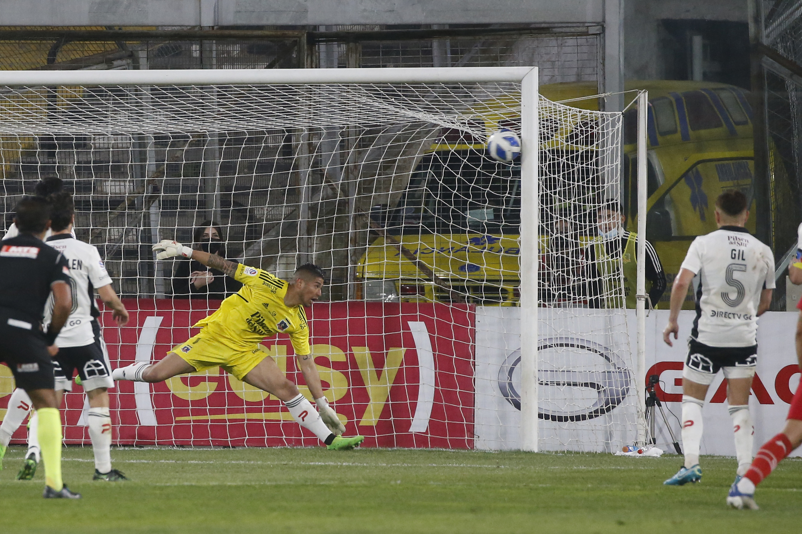 Cordero dejó parado a Cortés con un golazo de tiro libre para Ñublense ante Colo Colo