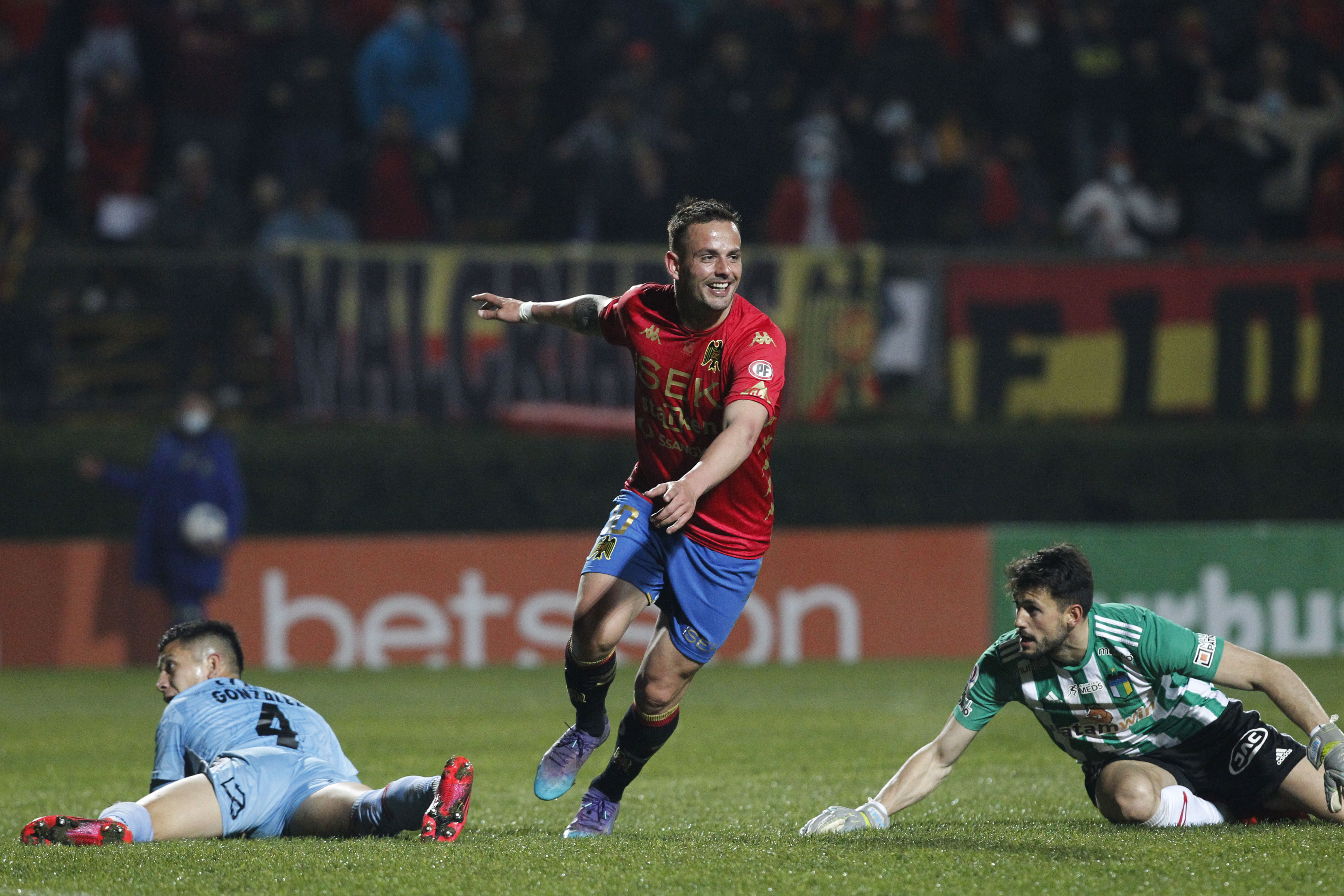 Octavio Rivero selló el triunfo de Unión Española sobre O’Higgins con un gol en los descuentos