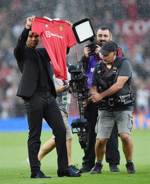 Casemiro tuvo su primer encuentro con los hinchas de Manchester United en Old Trafford