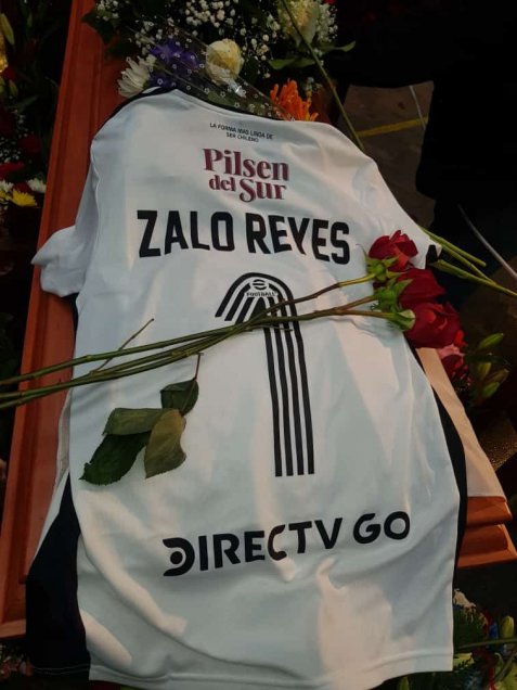 Aníbal Mosa despidió a Zalo Reyes con especial camiseta de Colo Colo