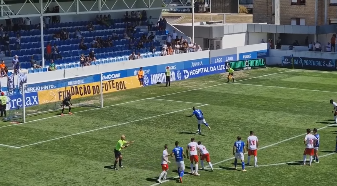 El extraño “penal estatua” en Portugal que se viralizó en Europa